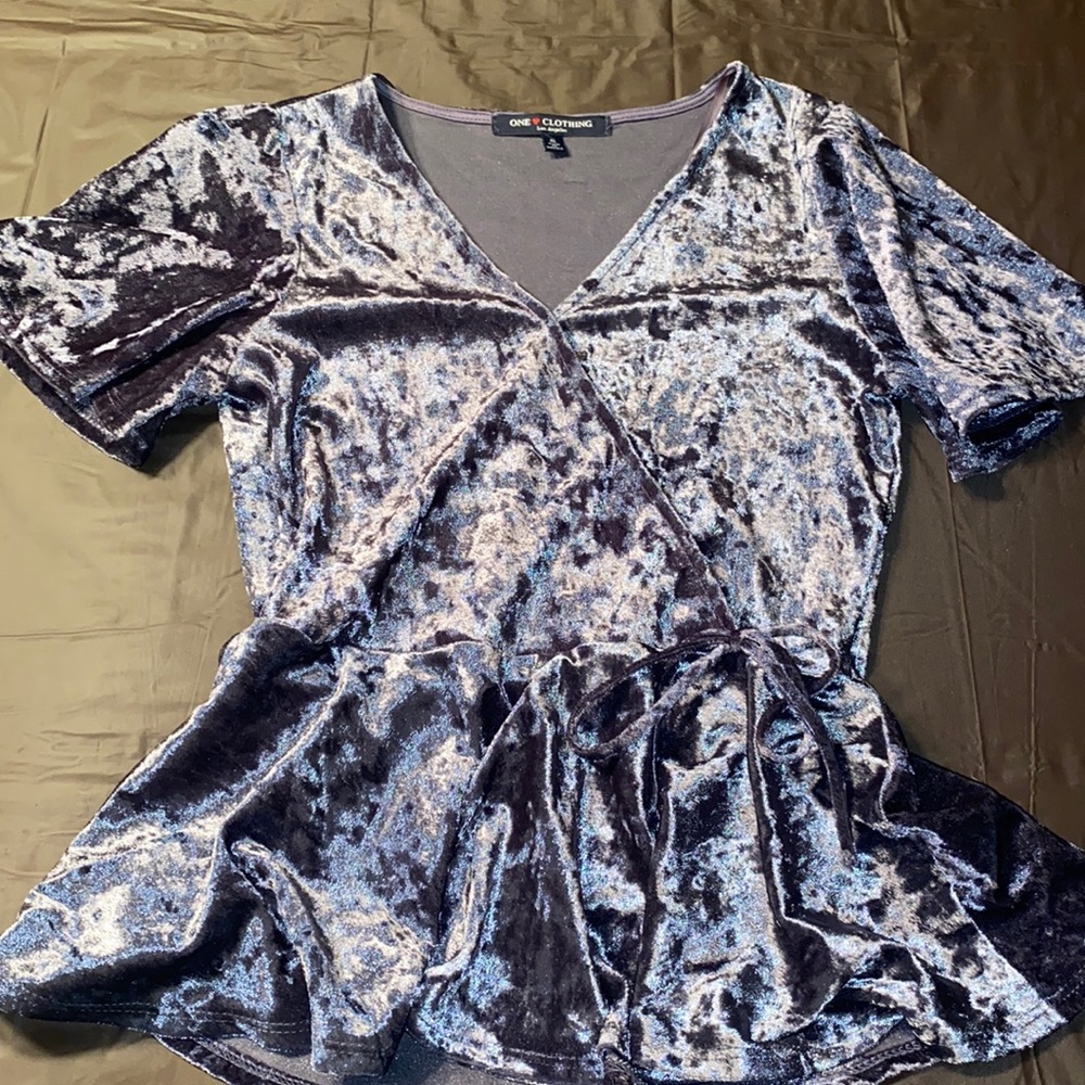 One Clothing womens size small dress shirt